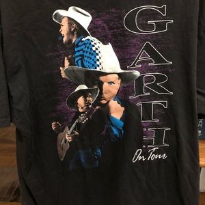 Garth Brooks On Tour concert t-shirt